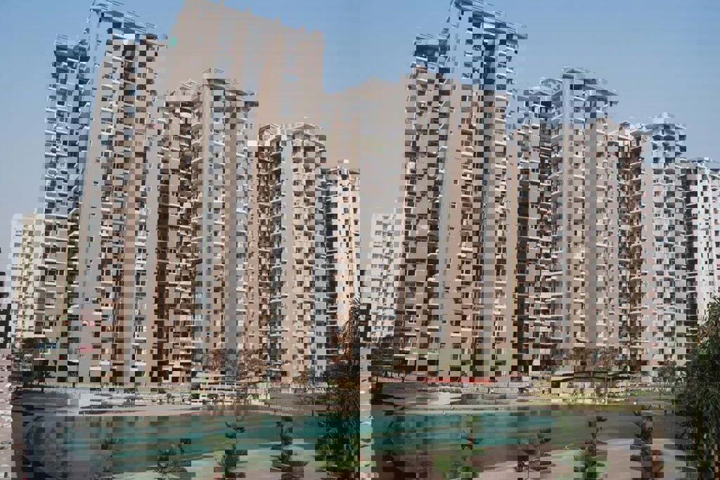 2 BHK + Servant Room 1075 Sq.Ft. Apartment in Amrapali Zodiac