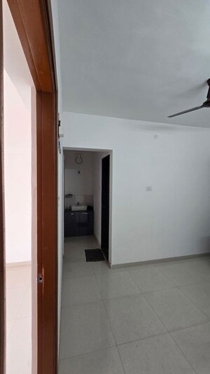 Room in 2.5 BHK Apartment at Archana Kohinoor Glory Phase II, Mohammadwadi – for Rent