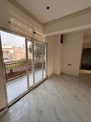 Room in 2 BHK Apartment at Eldeco Udyan II, Raebareli Road – for Sale