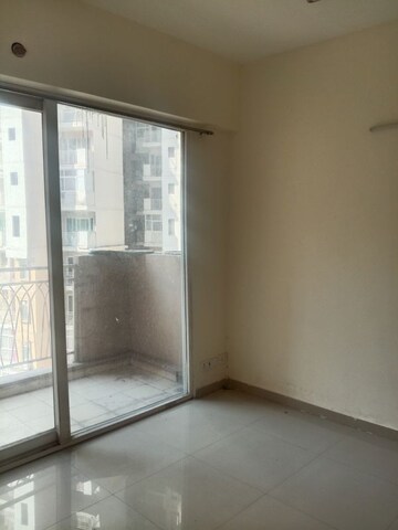 Room in 3 BHK Apartment at Mahagun Mywoods III, Sector 16c Greater Noida – for Rent