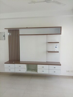 Room in 2 BHK Apartment at Mahagun Mywoods III, Sector 16c Greater Noida – for Rent