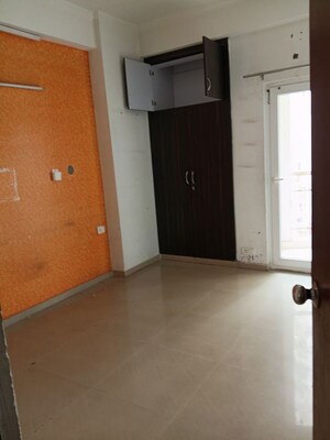 Room in 3 BHK Apartment at Sector 78 – for Rent