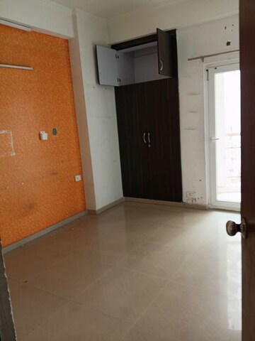 Room in 3 BHK Apartment at Sector 78 – for Rent