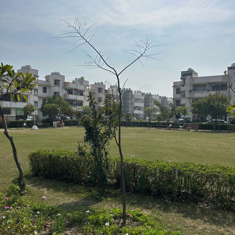 Garden, sector 5 wave city  194 Sq.Yd. Plot In Sector 5 Wave City Ghaziabad 9958293