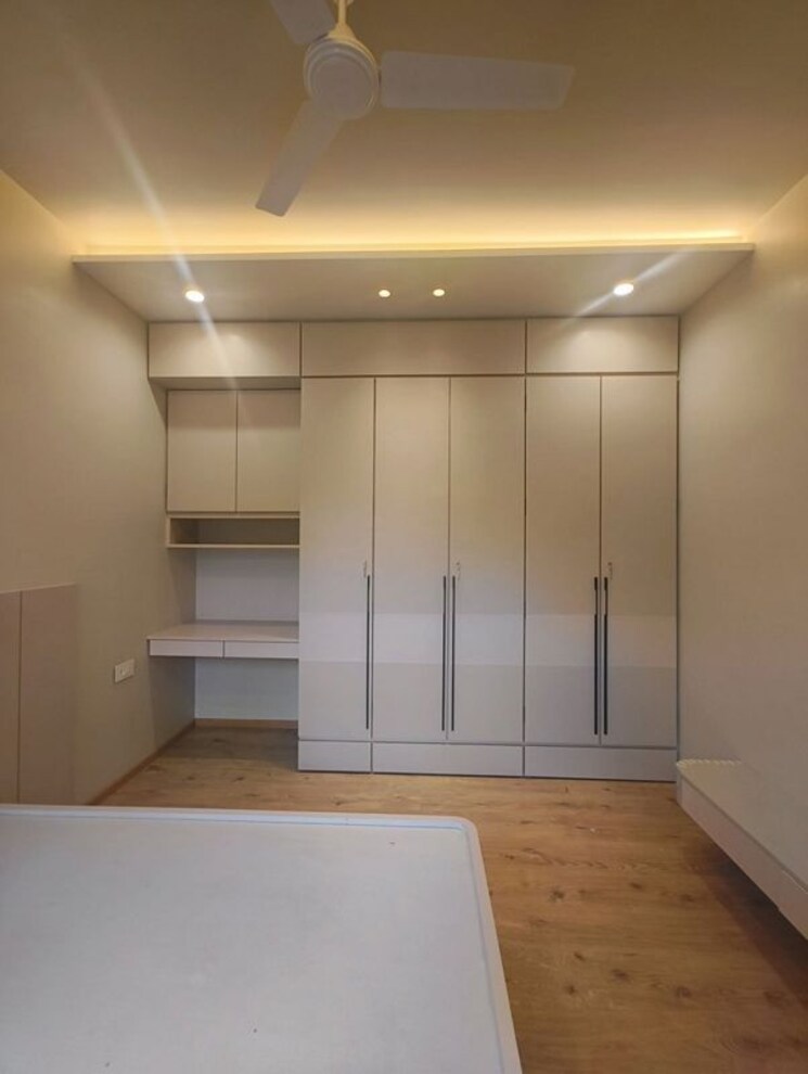 Room, bandra west 3 Bedroom 1100 Sq.Ft. Apartment In Bandra West Mumbai 9956640