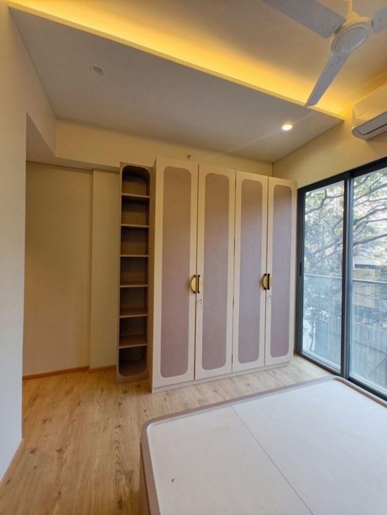 Room, bandra west 3 Bedroom 1100 Sq.Ft. Apartment In Bandra West Mumbai 9956640
