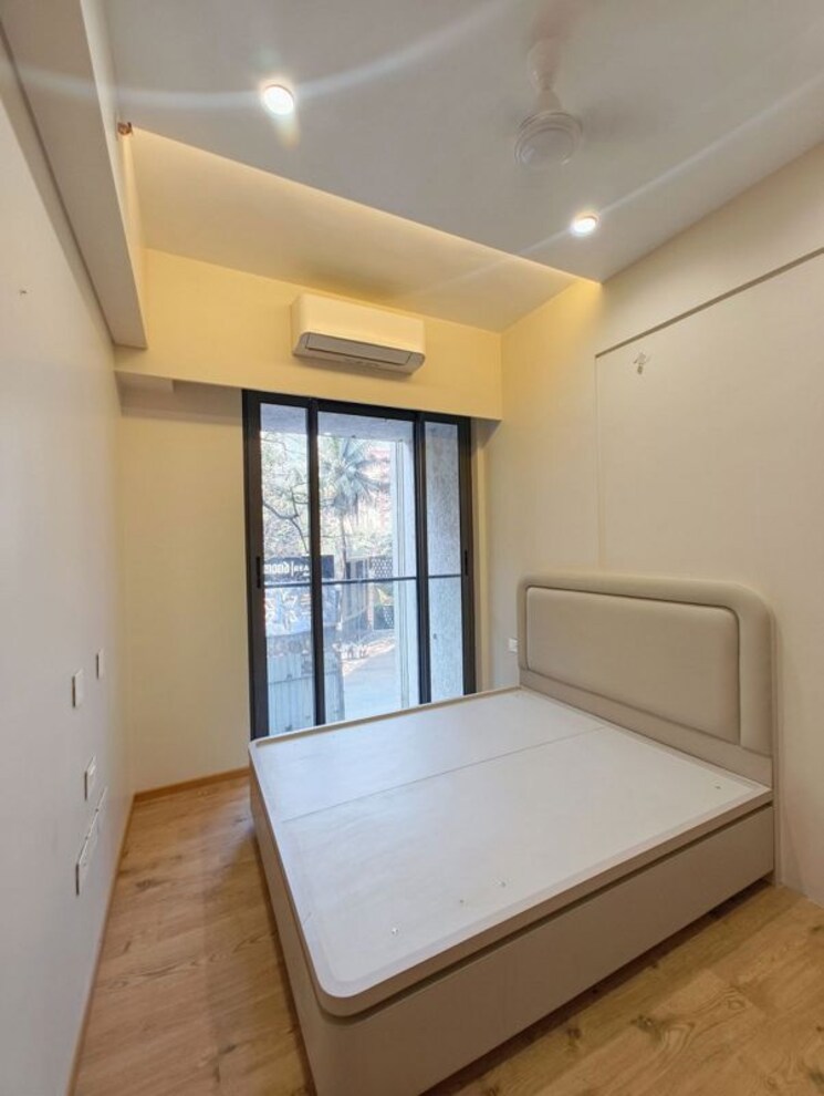 Room, bandra west 3 Bedroom 1100 Sq.Ft. Apartment In Bandra West Mumbai 9956640