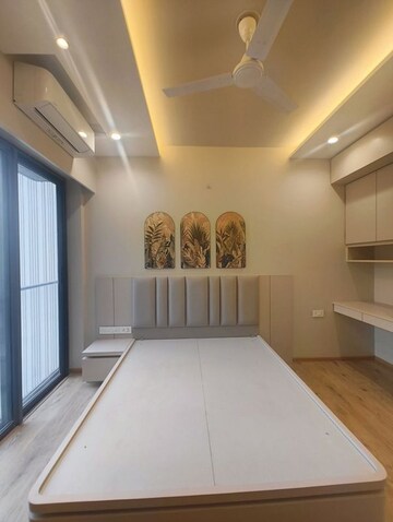 Bedroom in 3 BHK Apartment at Bandra West – for Rent