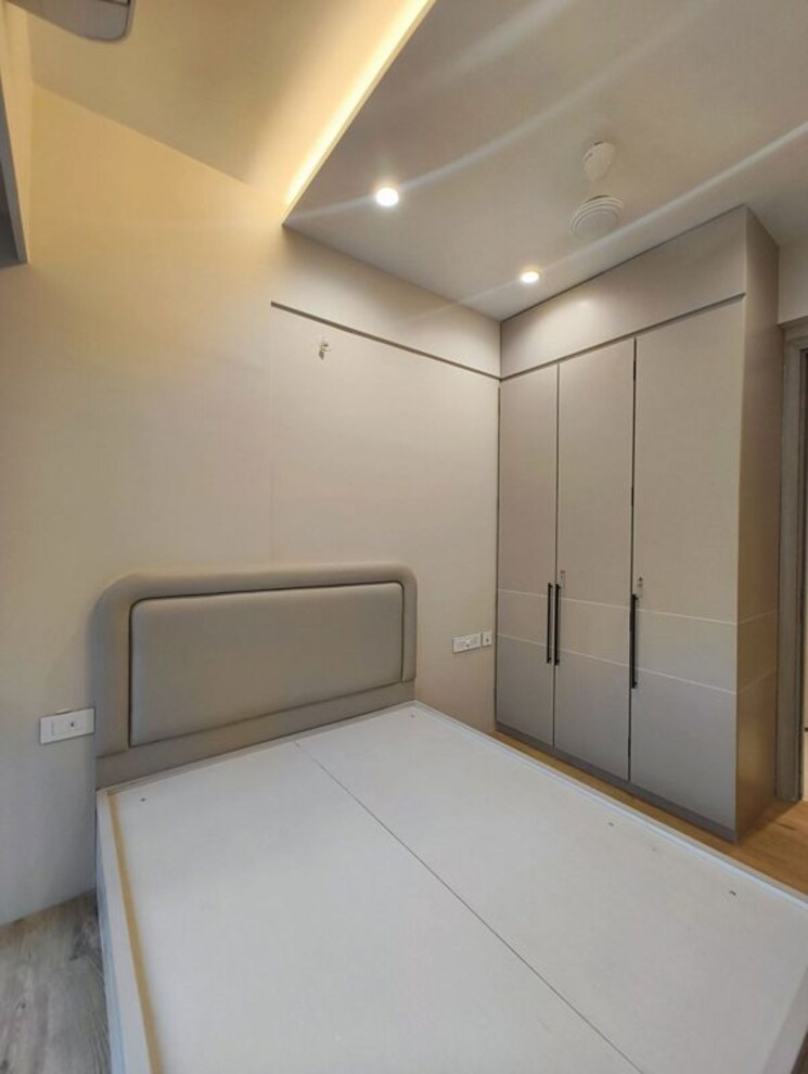 Room, bandra west 3 Bedroom 1100 Sq.Ft. Apartment In Bandra West Mumbai 9956640