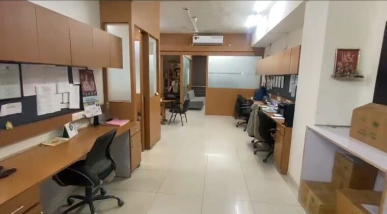 Team Area, navrangpura Commercial Office Space 1068 Sq.Ft. In Navrangpura Ahmedabad 9958310