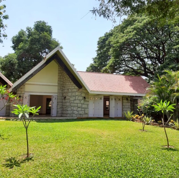 Garden, wanowrie 4 Bedroom 3300 Sq.Ft. Villa In Wanowrie Pune 9958365