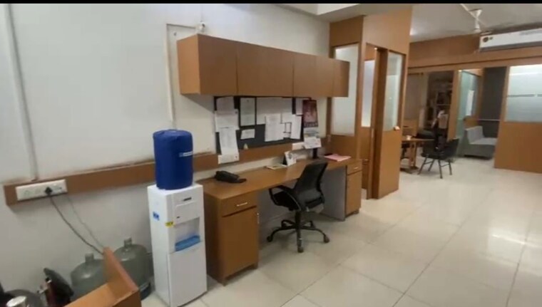 Team Area, navrangpura Commercial Office Space 1068 Sq.Ft. In Navrangpura Ahmedabad 9958356