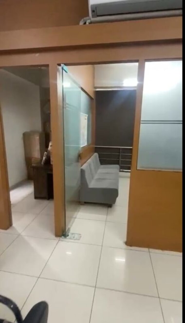 Team Area, navrangpura Commercial Office Space 1068 Sq.Ft. In Navrangpura Ahmedabad 9958356