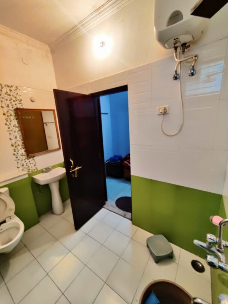 Master Bedroom, vrindavan yojna 6+ Bedroom 2900 Sq.Ft. Independent House In Vrindavan Yojna Lucknow 9958370