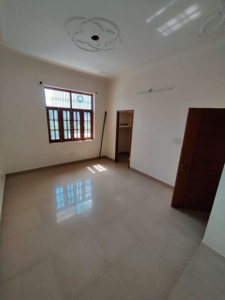 Room, vrindavan yojna 6+ Bedroom 2900 Sq.Ft. Independent House In Vrindavan Yojna Lucknow 9958370