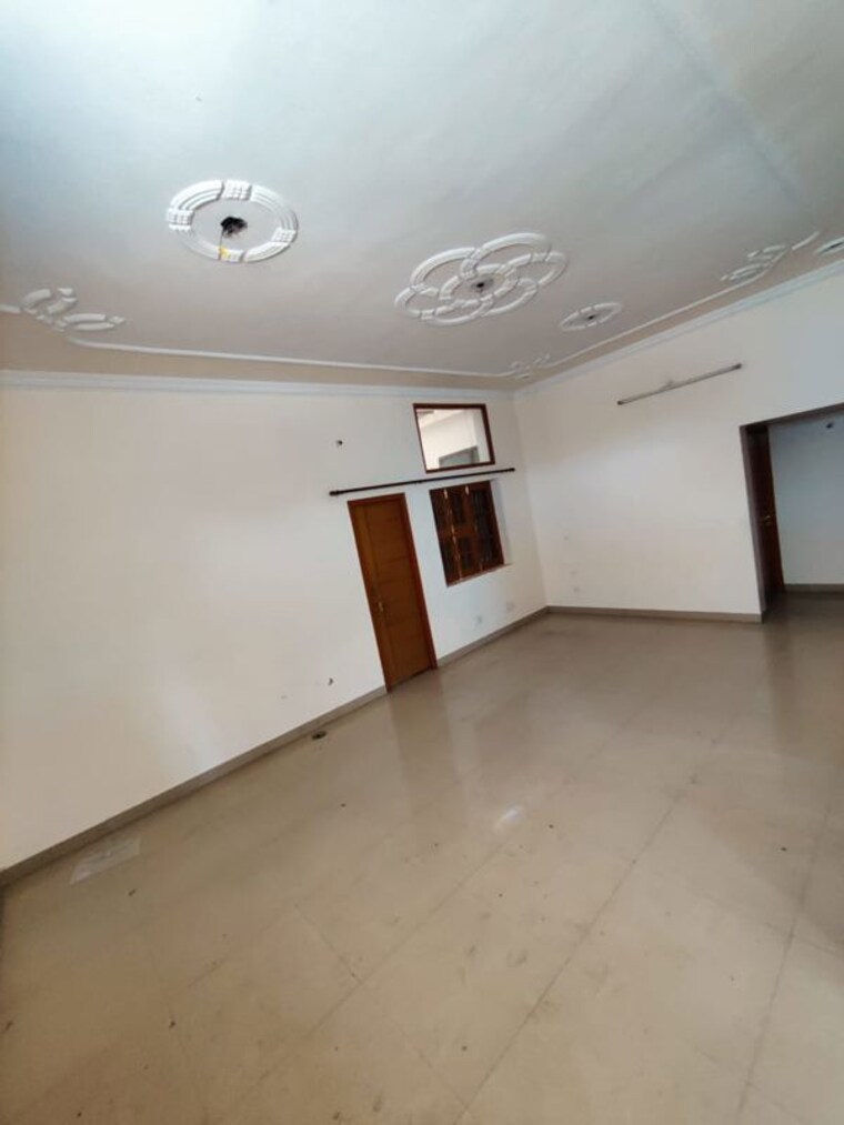 Room, vrindavan yojna 6+ Bedroom 2900 Sq.Ft. Independent House In Vrindavan Yojna Lucknow 9958370
