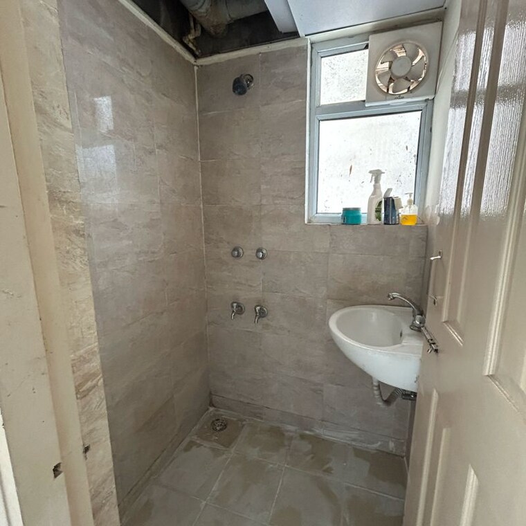 Bathroom, wave-dream-homes 1 Bedroom 372 Sq.Ft. Apartment In Ram Nagar Ghaziabad 9958376