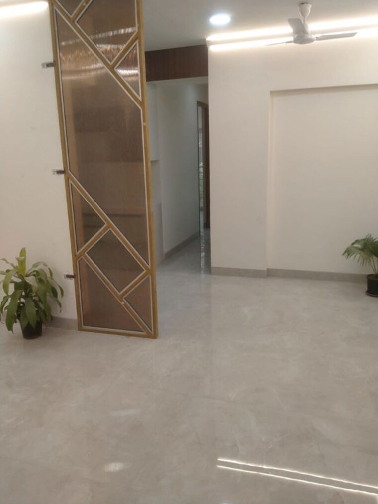 Room, goregaon east 2 Bedroom 600 Sq.Ft. Apartment In Goregaon East Mumbai 9958482