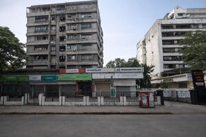  Shop For Rent in apeejay Express, Vashi Sector 17