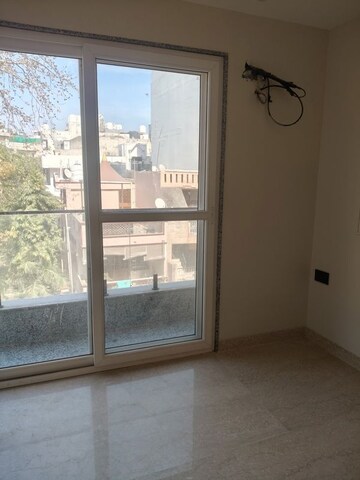 Room in 2 BHK Builder Floor at Jungpura Extension – for Rent