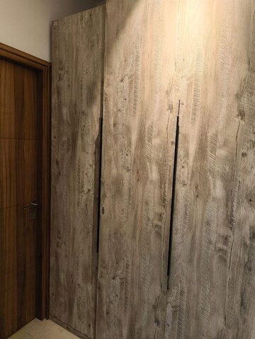 Furnished Amenities in 3.5 BHK Apartment at Gomti Nagar – for Sale