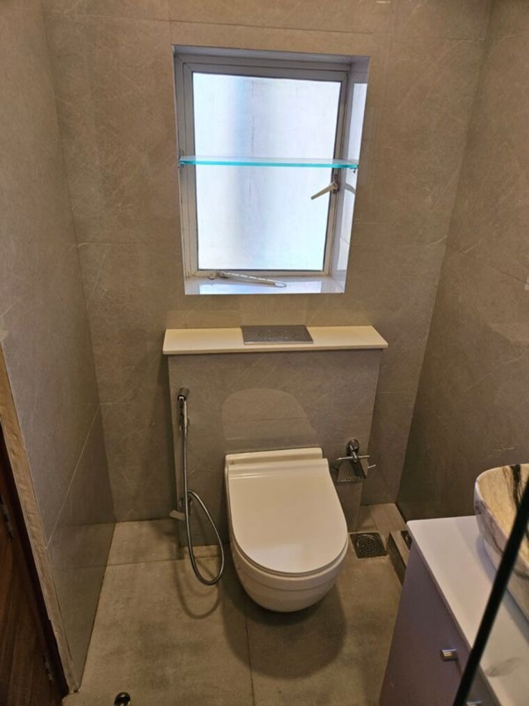 Bathroom, dlf-city-phase-iv 1 Bedroom 800 Sq.Ft. Apartment In Dlf Phase iv Gurgaon 9958638