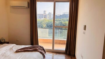 Room in 1 BHK Apartment at DLF City Phase IV, Dlf Phase iv – for Rent