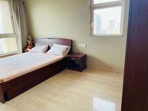 Room in 3 BHK Apartment at Hiranandani Tribeca, Ghodbunder Road – for Rent