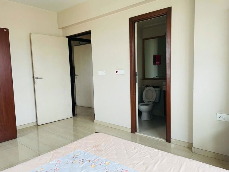 Room, hiranandani-tribeca 3 Bedroom 1350 Sq.Ft. Apartment In Ghodbunder Road Thane 9958643