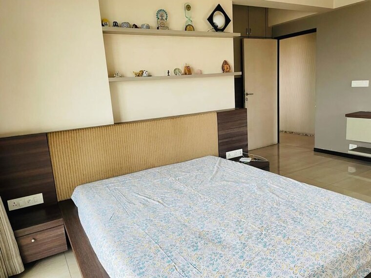 Bedroom, hiranandani-tribeca 3 Bedroom 1350 Sq.Ft. Apartment In Ghodbunder Road Thane 9958643