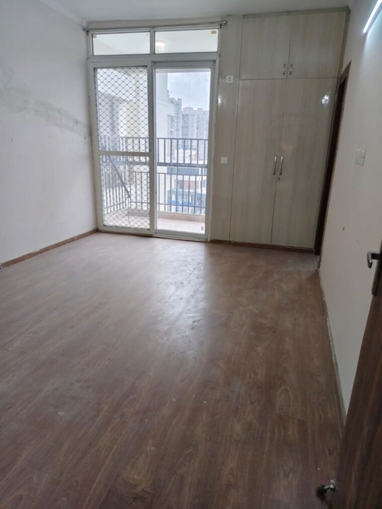 Room, omicron iii greater noida 3 Bedroom 1360 Sq.Ft. Apartment In Omicron Iii Greater Noida Greater Noida 9958888
