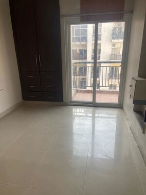 Room in 3 BHK Apartment at Skytech Matrott, Sector 76 – for Rent
