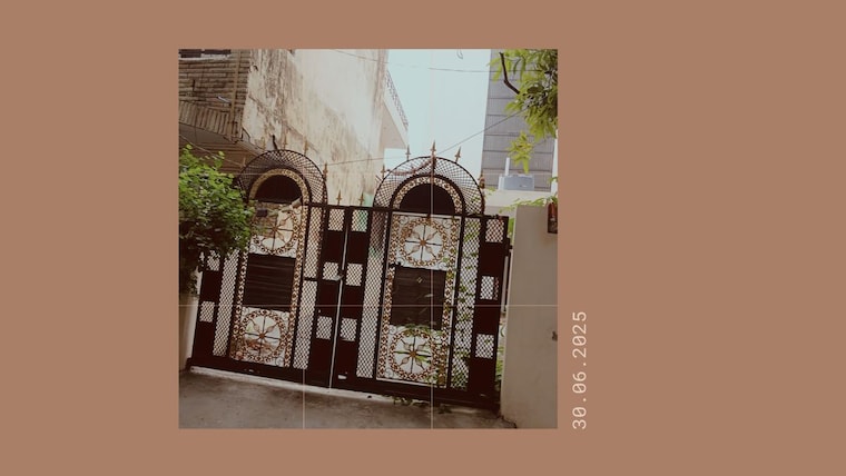 Exterior View, sector 12 2 Bedroom 160 Sq.Mt. Villa In Sector 12 Noida 9959007