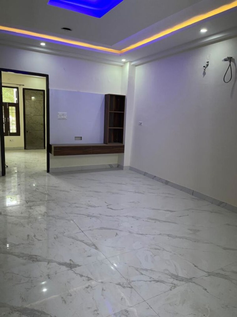 Room, sector 12 2 Bedroom 1305 Sq.Ft. Independent House In Sector 12 Noida 9959158