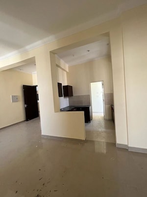 Room in 2 BHK Apartment at Skytech Matrott, Sector 76 – for Rent