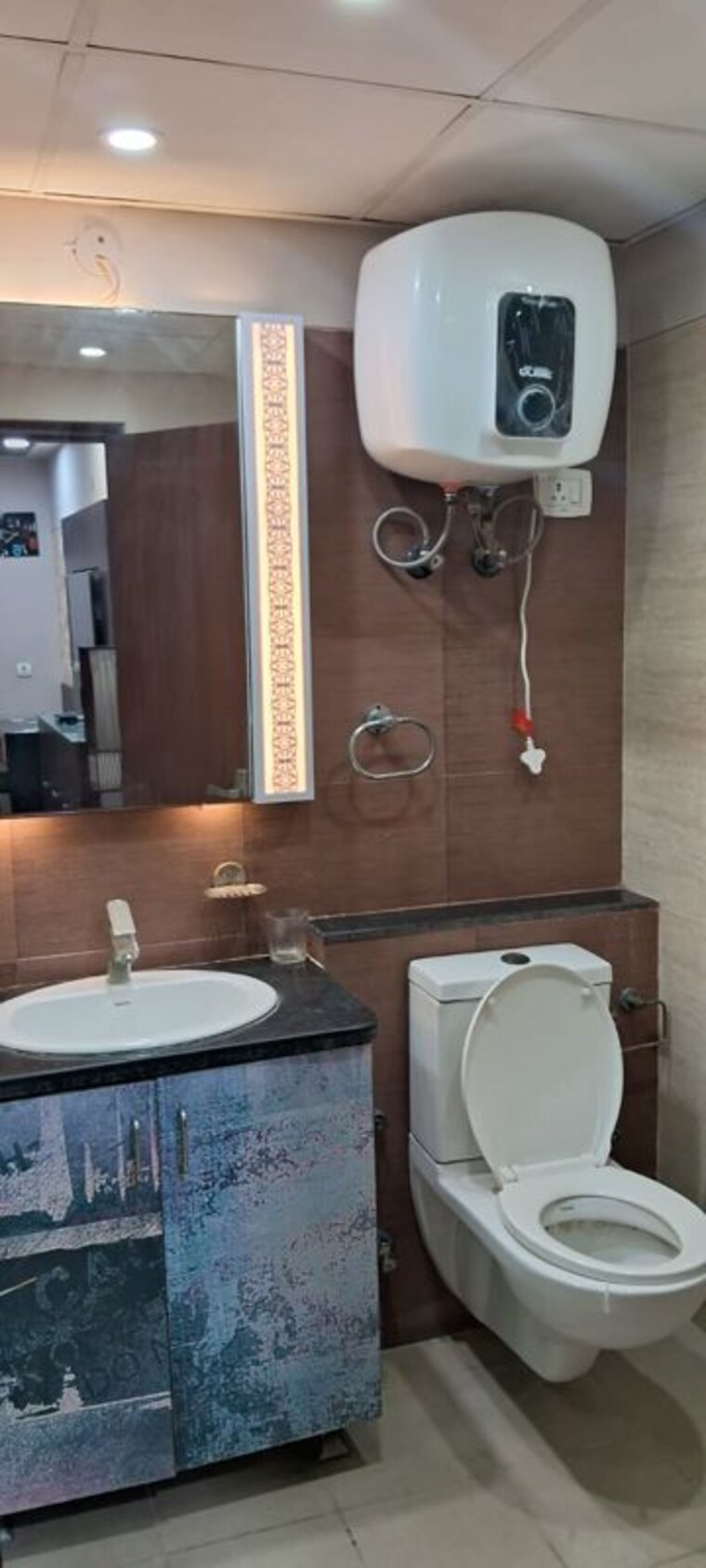 Bathroom, mahagun-moderne 3 Bedroom 1825 Sq.Ft. Apartment In Sector 78 Noida 9959292