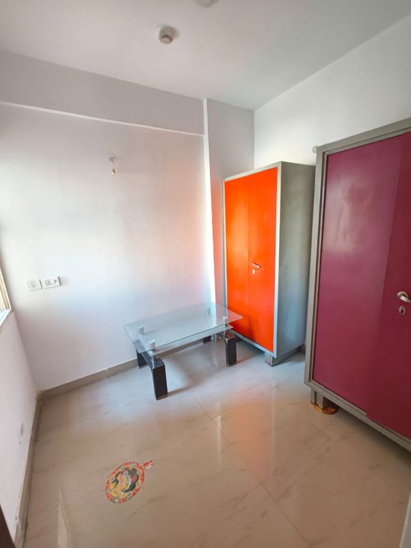 2 BHK + Extra Room Apartment For Rent in Jm Orchid