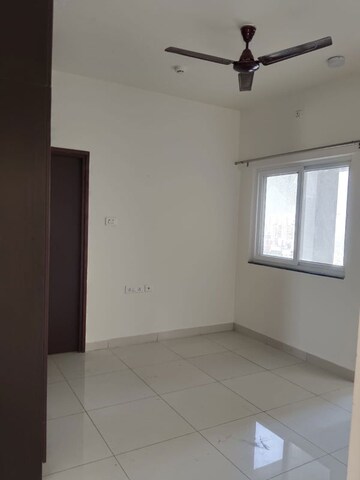 Room in 3 BHK Apartment at Puravankara Silversands, Mundhwa – for Rent