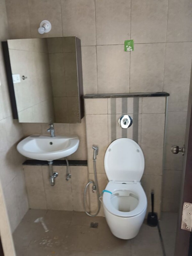 Bathroom, puravankara-silversands 3 Bedroom 1300 Sq.Ft. Apartment In Mundhwa Pune 9959092