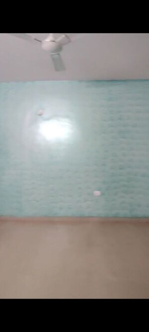 Room in 3 BHK Apartment at Mapsko Paradise, Sector 83 – for Sale