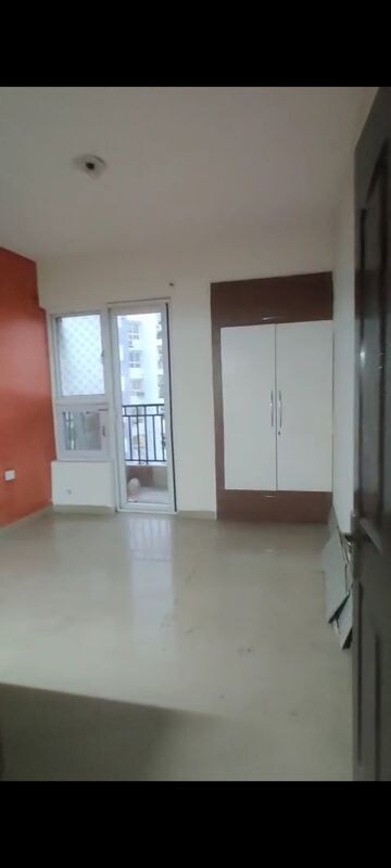 Room in 3 BHK Apartment at Mapsko Paradise, Sector 83 – for Sale