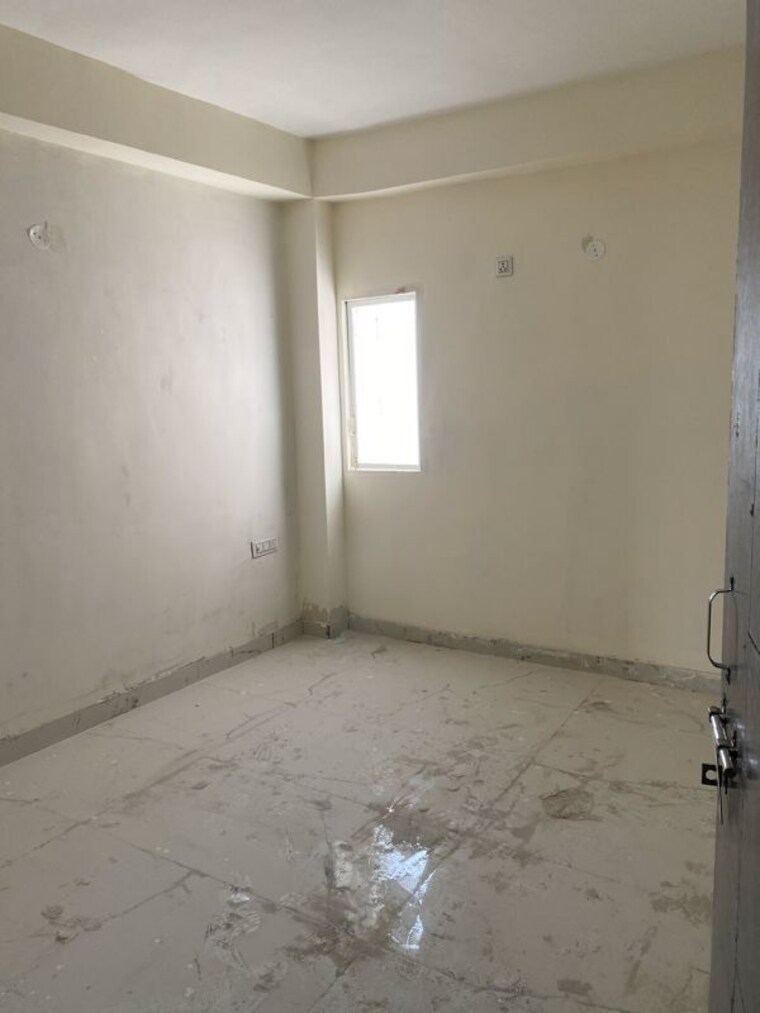 Room, sunshine-apartments-sector-73 2 Bedroom 1000 Sq.Ft. Builder Floor In Sector 73 Noida 9959420