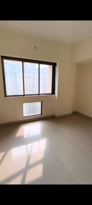 Room in 2 BHK Apartment at Runwal Garden City, Balkum Pada – for Sale