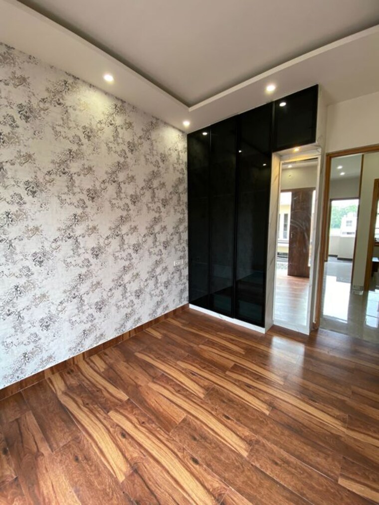 Room, sector 20 3 Bedroom 1800 Sq.Ft. Independent House In Sector 20 Panchkula 9959440