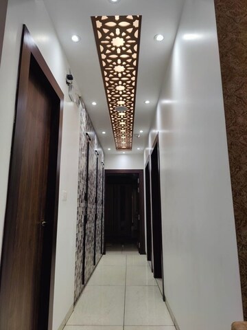 Furnished Amenities in 3 BHK Apartment at Gomti Nagar – for Sale