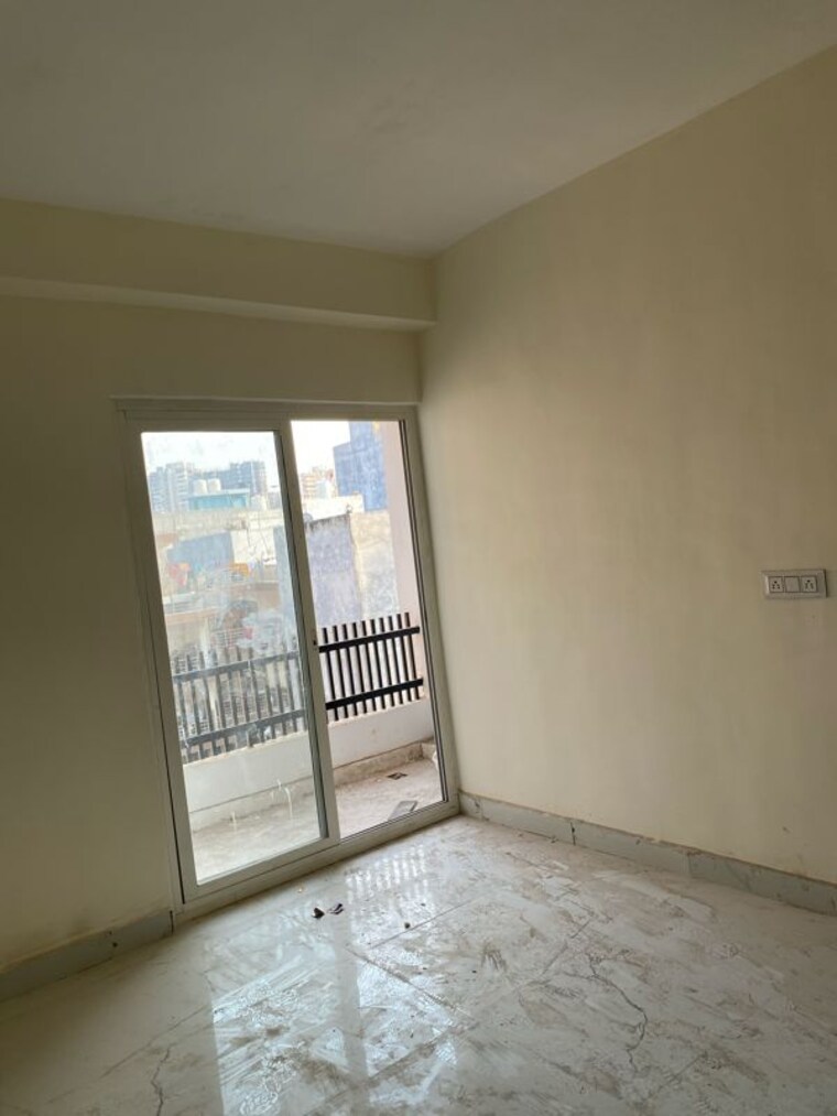 Room, sunshine-apartments-sector-73 2 Bedroom 950 Sq.Ft. Builder Floor In Sector 73 Noida 9959463