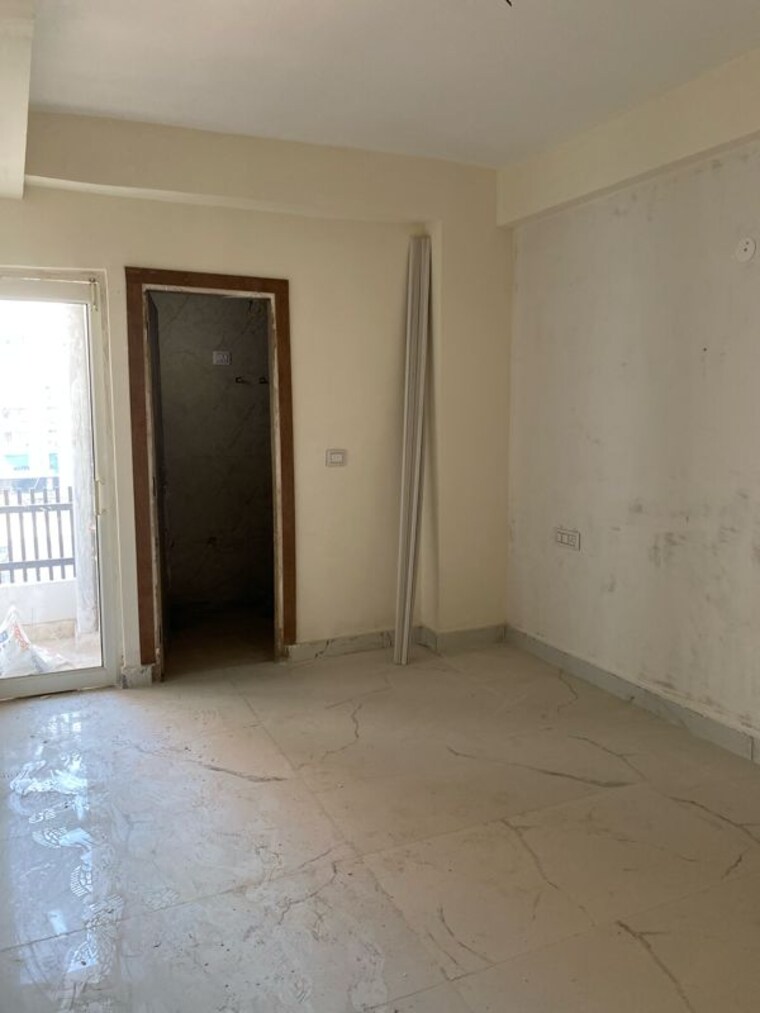 Room, sunshine-apartments-sector-73 2 Bedroom 950 Sq.Ft. Builder Floor In Sector 73 Noida 9959463