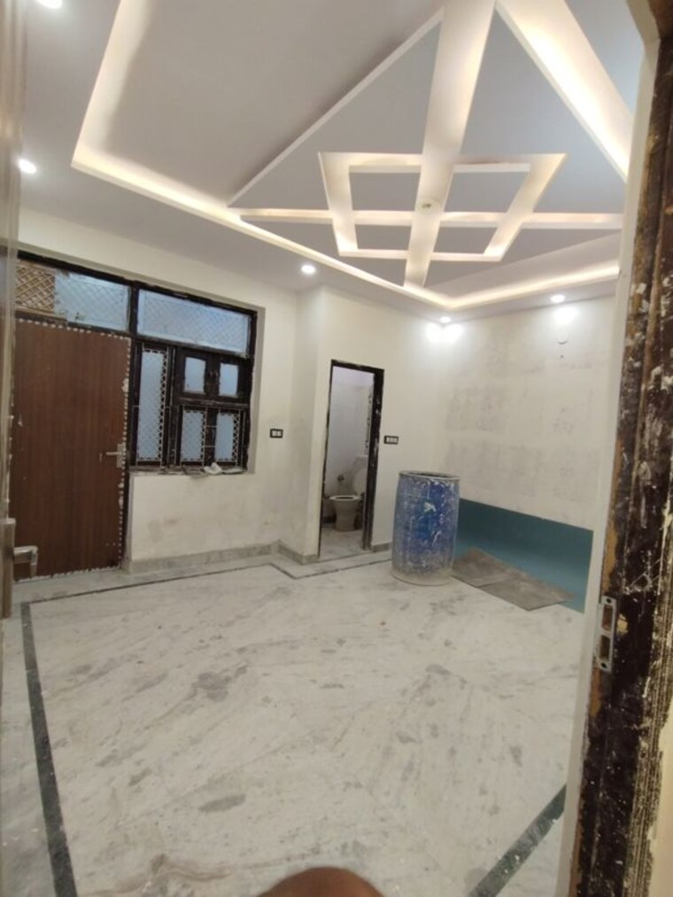  Parking, uttam nagar 3.5 Bedroom 100 Sq.Yd. Builder Floor In Uttam Nagar Delhi 9959616