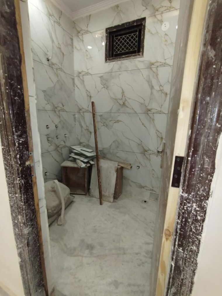 Bathroom, uttam nagar 3.5 Bedroom 100 Sq.Yd. Builder Floor In Uttam Nagar Delhi 9959616