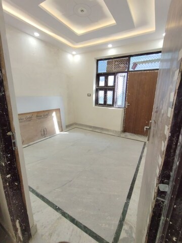 Room in 3.5 BHK Builder Floor at Uttam Nagar – for Sale